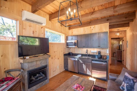 1 Mile to Downtown West Jefferson Camping Cabin #4 Cabin in West Jefferson