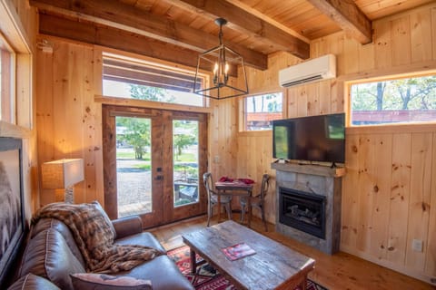 1 Mile to Downtown West Jefferson Camping Cabin #4 Cabin in West Jefferson