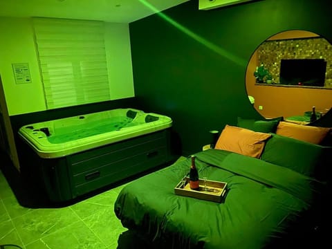 Le Cocoon Evasion Spa Jacuzzi Apartment in Hauts-de-France