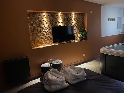 Le Cocoon Evasion Spa Jacuzzi Apartment in Hauts-de-France