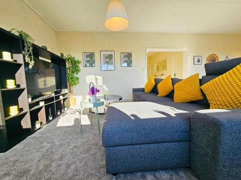 Chic Urban Stay 2BR with parking- BEL4 Apartment in Strassen