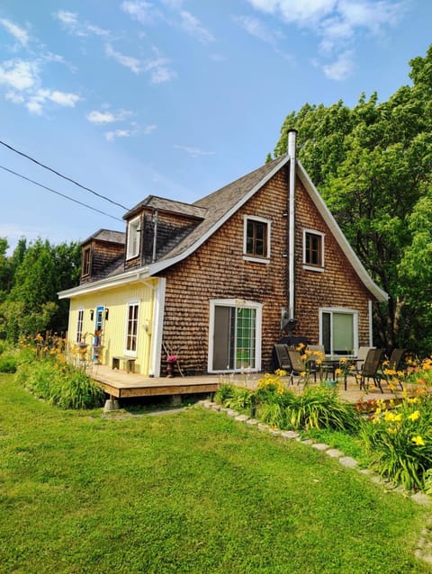 Property building, Day, Garden