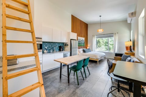 Ski, Hike and Bike Modern Park City Studio Apartment in Summit Park