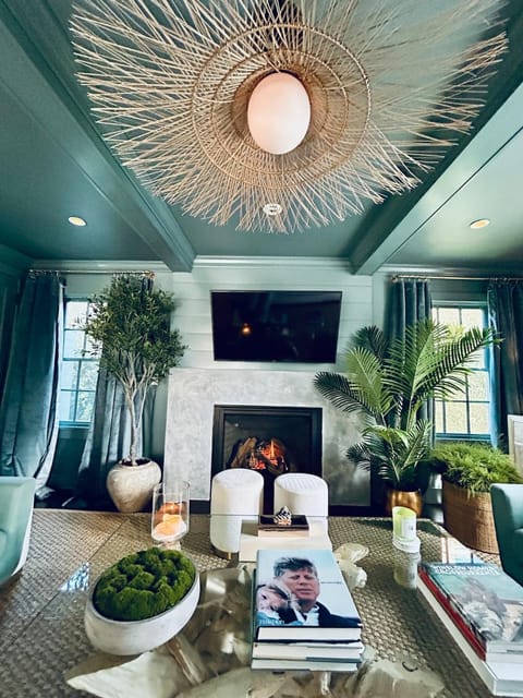 Living room, Seating area, fireplace