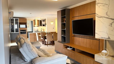 Communal lounge/ TV room, TV and multimedia, Living room, Seating area, Dining area, Evening entertainment, pet friendly, stove