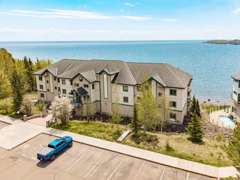 Majestic Lake Views 1BR King Suite and Heated Pools Apartment in Two Harbors