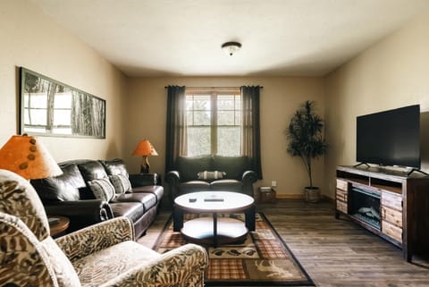 Ski Hike Relax - Log Cabin with Views - Hot tub Cabin in Silverthorne