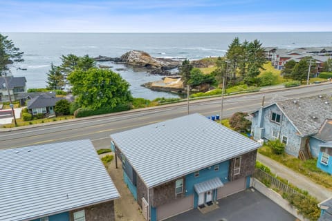 Steps to Pirate Cove Oregon Coast Condo with View Apartment in Depoe Bay
