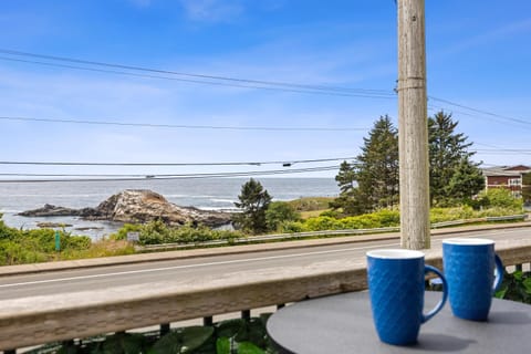 Steps to Pirate Cove Oregon Coast Condo with View Apartment in Depoe Bay