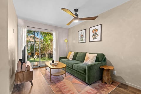 Living room, Photo of the whole room, Seating area