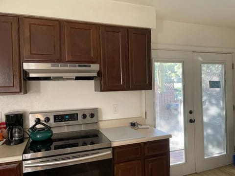 Kitchen or kitchenette, dishwasher, oven, pet friendly, stove