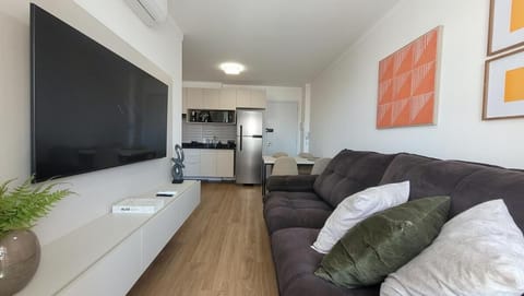 Communal lounge/ TV room, TV and multimedia, Living room, Seating area, air conditioner