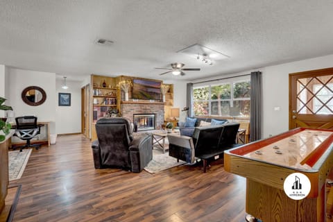 Uhost AI - Get Cozy & Relax! 4BR, 2BA, Hot Tub House in Florida