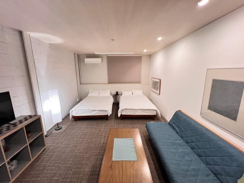 Bed, TV and multimedia, Living room, Bedroom