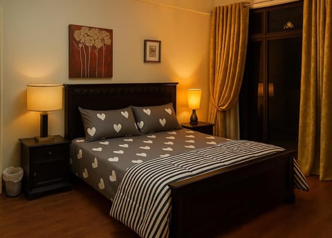 Bed, TV and multimedia, Bedroom, flat iron, heating, wardrobe, air conditioner