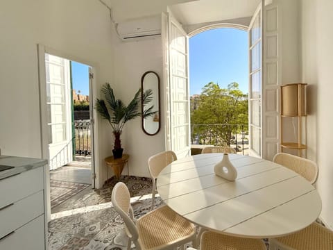 View (from property/room), Balcony/Terrace, Dining area