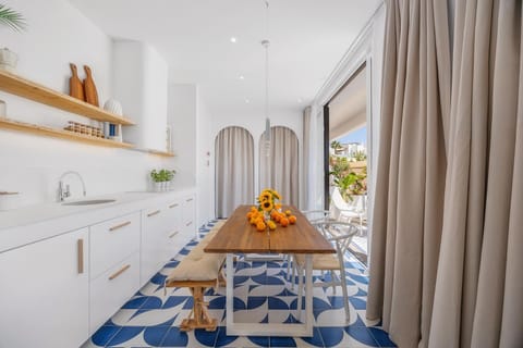 Kitchen or kitchenette, Dining area, wardrobe
