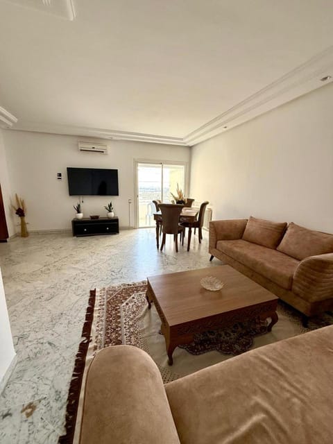 Communal lounge/ TV room, TV and multimedia, Living room, Seating area, Evening entertainment
