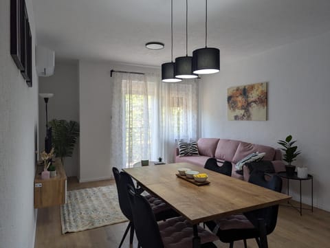 Living room, Seating area, Dining area, air conditioner