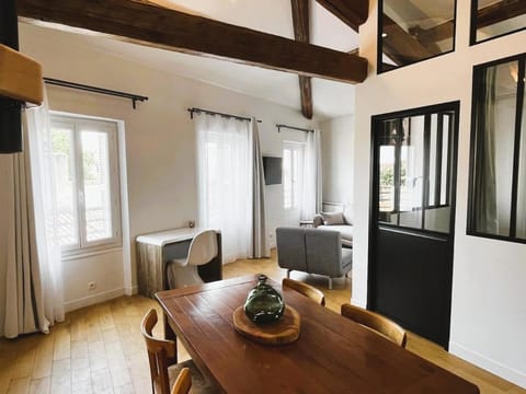 Seating area, Dining area