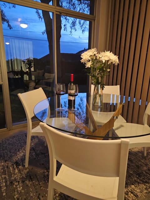 View (from property/room), Balcony/Terrace, Dining area