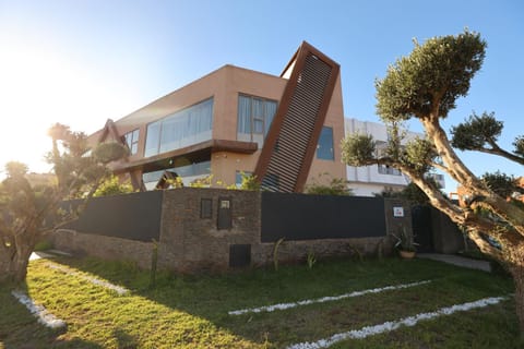 Property building, Facade/entrance, Garden