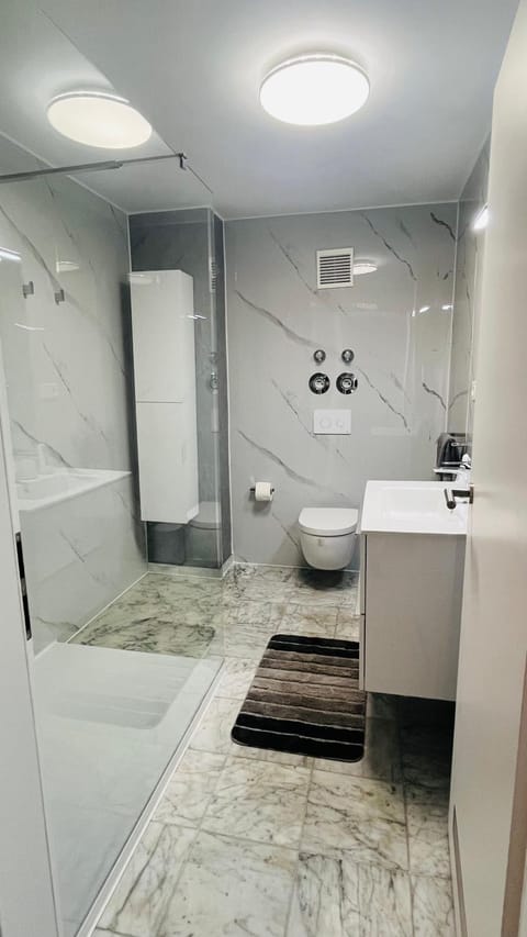 Shower, Toilet, Bathroom
