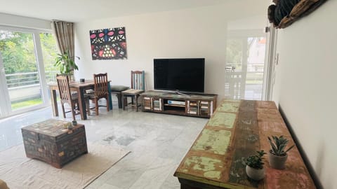 Communal lounge/ TV room, TV and multimedia, Living room