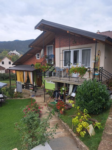 Property building, Garden, Balcony/Terrace, Garden view