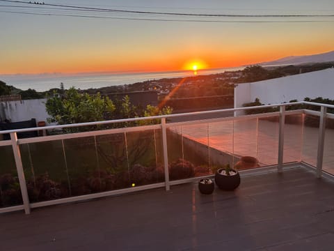 View (from property/room), Balcony/Terrace, Sea view