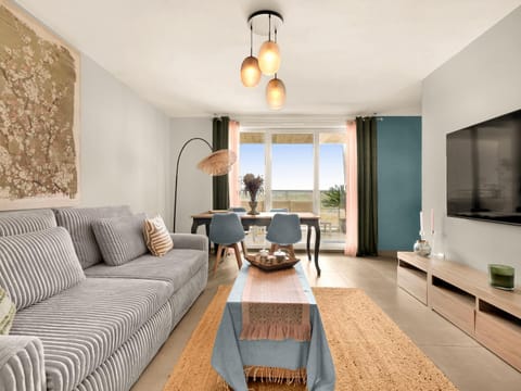 Patio, TV and multimedia, Balcony/Terrace, Living room, Dining area, Parking, internet, air conditioner