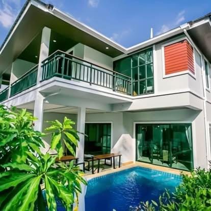 Property building, Patio, Balcony/Terrace, Garden view, Pool view, sunbed