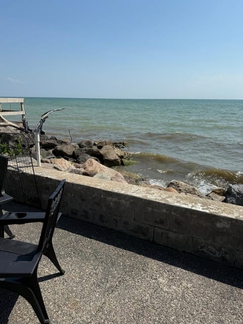 E&S Lake House Retreate&S Lake House Retreat House in Lake Erie