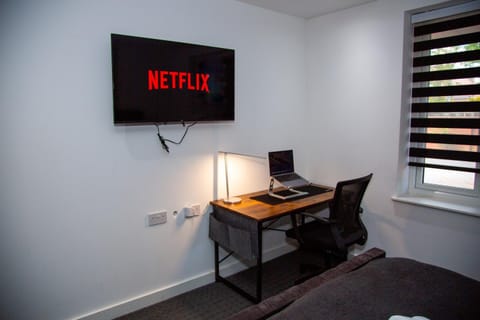 Bed, TV and multimedia, Photo of the whole room, Evening entertainment, Bedroom