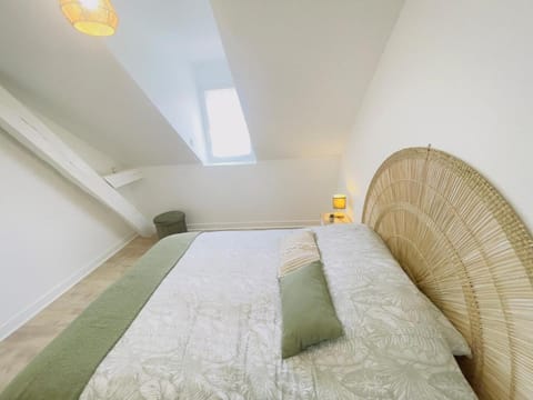 Cozy Terracotta - SNCF Station - Private Parking Apartment in Le Mans