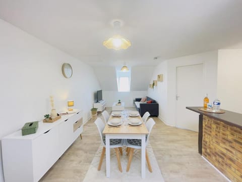 Cozy Terracotta - SNCF Station - Private Parking Apartment in Le Mans