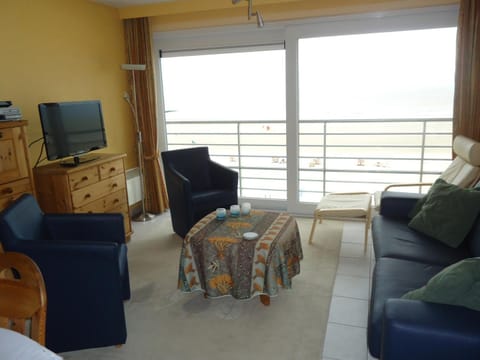 TV and multimedia, Balcony/Terrace, Living room