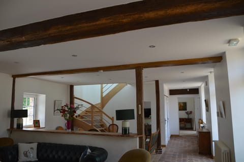 TV and multimedia, Living room, Seating area, Evening entertainment