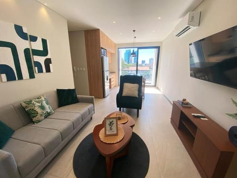 Communal lounge/ TV room, TV and multimedia, Living room, Seating area, air conditioner