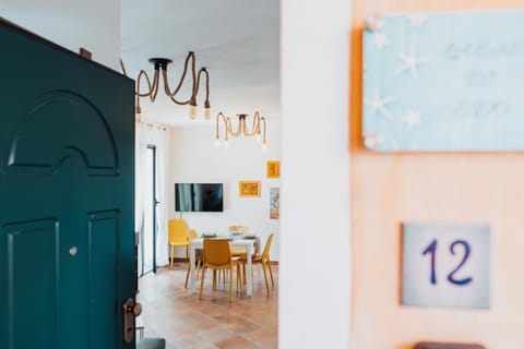 Communal lounge/ TV room, TV and multimedia, Dining area