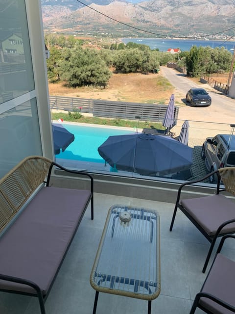 Natural landscape, View (from property/room), Balcony/Terrace, Mountain view, Pool view