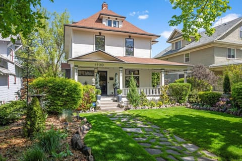 Property building, Facade/entrance, Neighbourhood, Location