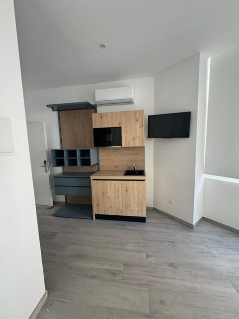 TV and multimedia, Kitchen or kitchenette, microwave, minibar, wardrobe