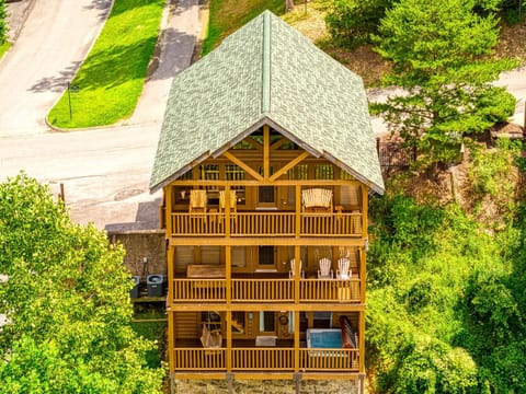 Property building, Day, Neighbourhood, Natural landscape, Bird's eye view, Summer, Hot Tub, Hot Tub, View (from property/room), View (from property/room), Balcony/Terrace, Balcony/Terrace, Decorative detail, Decorative detail, Seating area, Pets, Pets, Pets, Mountain view, Mountain view, pet friendly, pet friendly