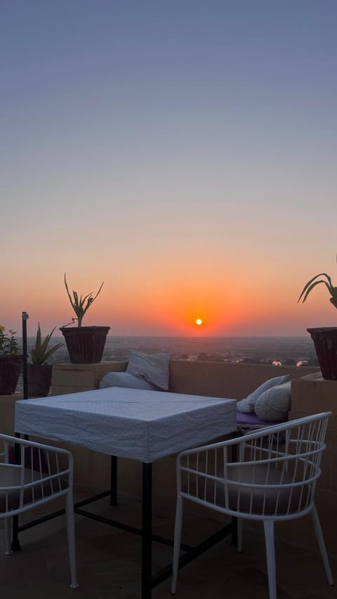 Day, Natural landscape, Dining area, Sunrise, Sunset