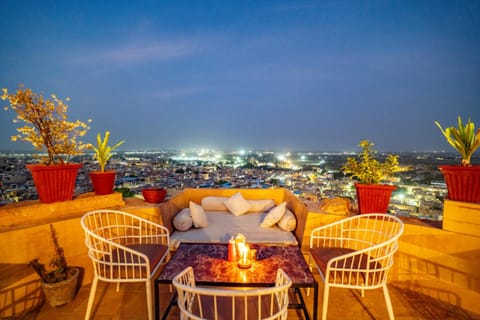 Property building, Night, Balcony/Terrace, Seating area, City view