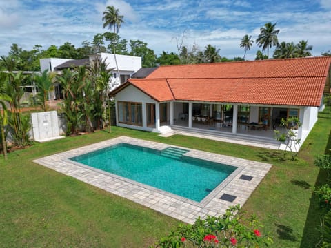 Garden, Garden view, Pool view, Swimming pool, sunbed