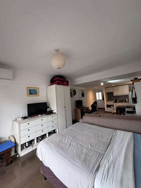 Bed, TV and multimedia, Photo of the whole room, Evening entertainment, Bedroom