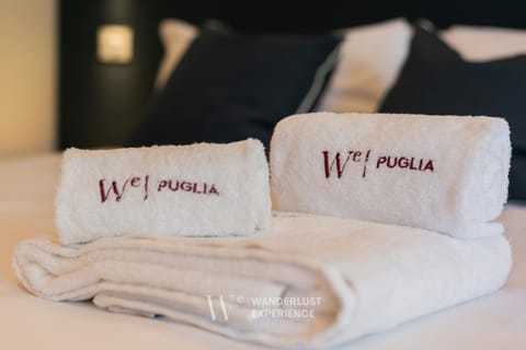 Bed, Photo of the whole room, Bedroom, Text overlay, towels