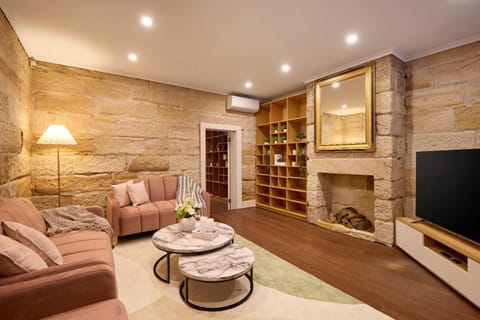 Communal lounge/ TV room, TV and multimedia, Living room, Seating area, Evening entertainment, air conditioner